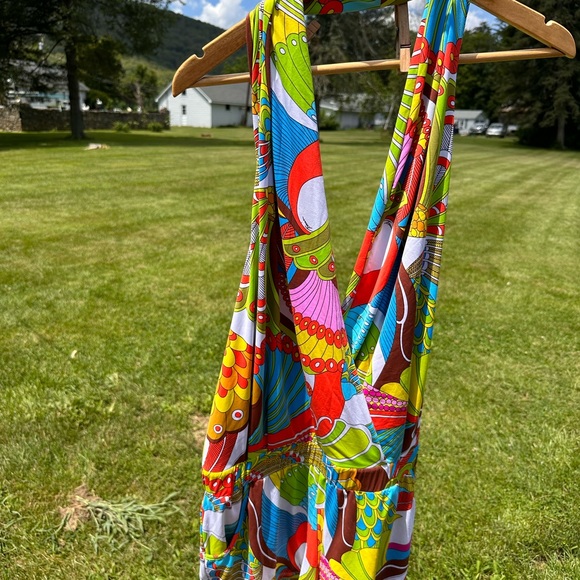 TRINA TURK MOD ABSRACT RETRO HALTER ROMPER
WOMEN'S SIZE Large - Picture 3 of 4